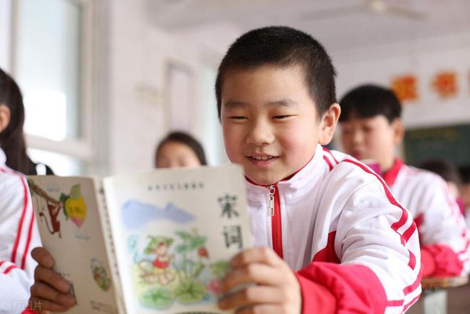 时间”已定：最早8月24日开学家长喜忧参半尊龙凯时新版APP2025中小学生“开学(图2)