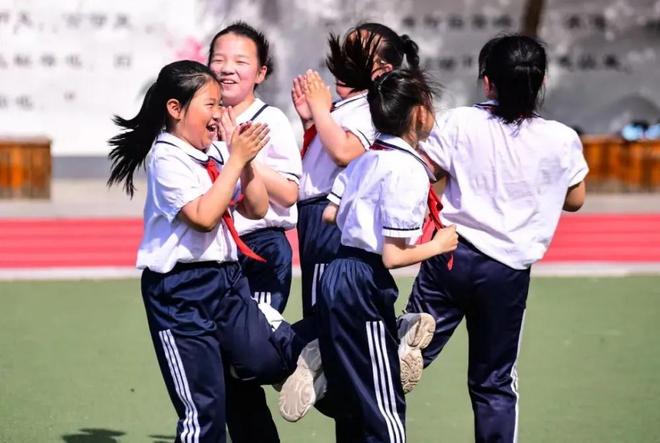 时间”已定：最早8月24日开学家长喜忧参半尊龙凯时新版APP2025中小学生“开学(图1)