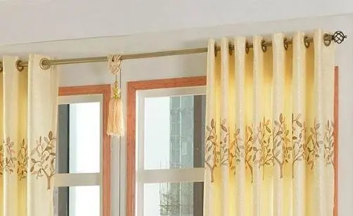 与轨道的窗帘效果比较尊龙凯时app罗马杆(图2) 与轨道的窗帘效果比较尊龙凯时app罗马杆(图2)